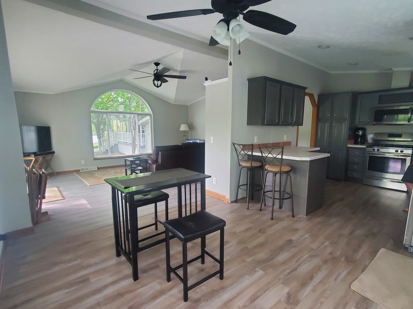 1165 Country Club Road Elgin, IL 60123 - Photo 3 of 20