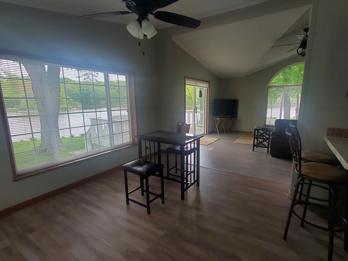 1165 Country Club Road Elgin, IL 60123 - Photo 4 of 20