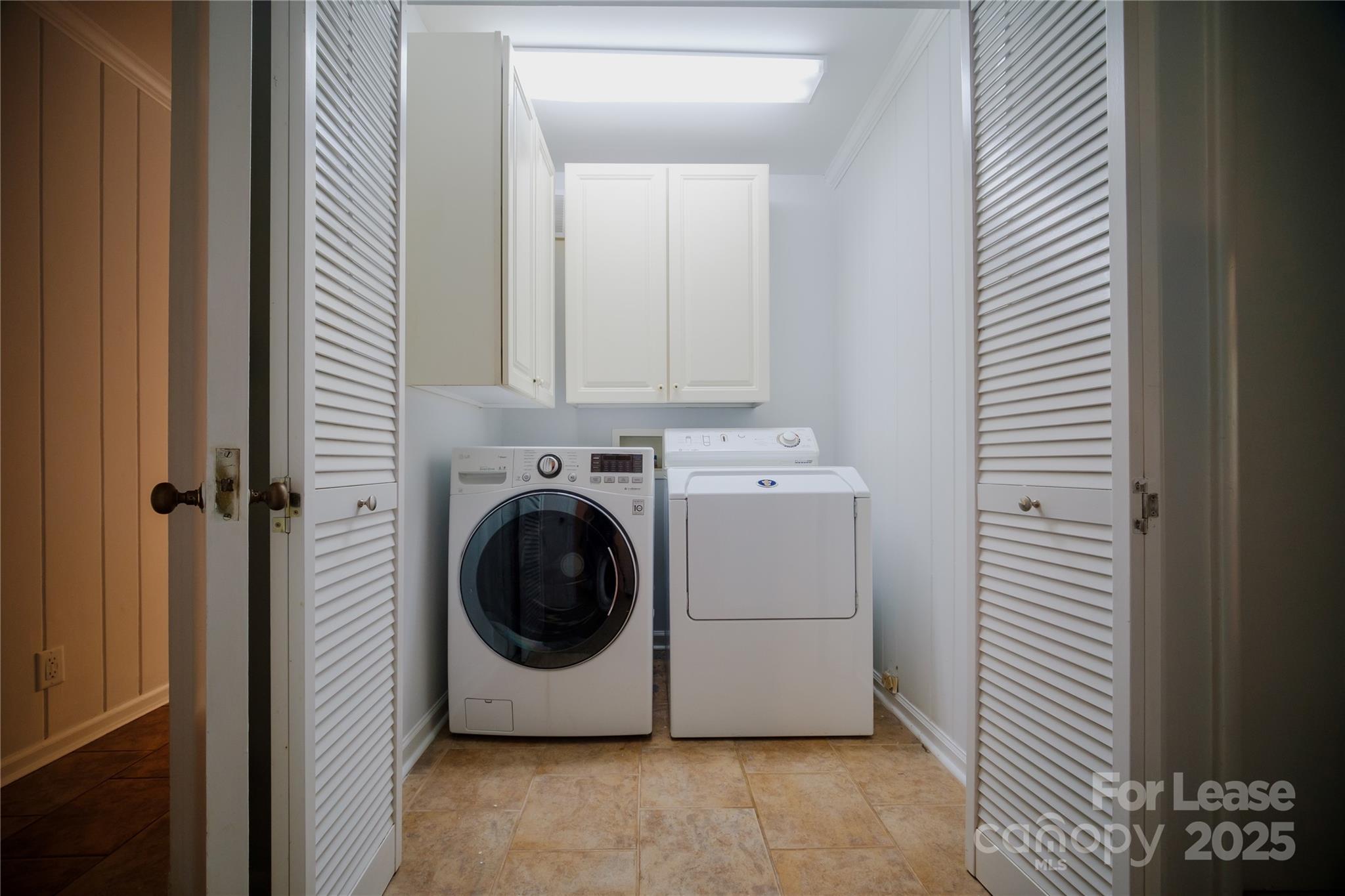 1123 Lynbrook Drive Charlotte, NC 28211 - Photo 30 of 47 a utility room with dryer and washer