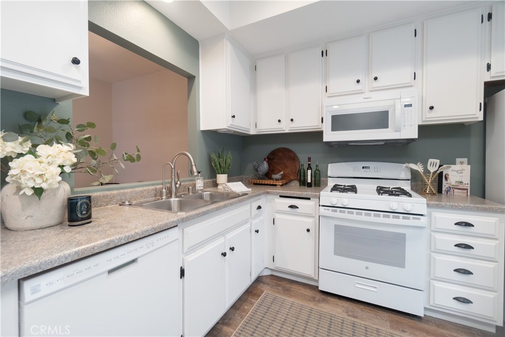 513 Walker Road San Dimas, CA 91773 - Photo 13 of 47 Kitchen