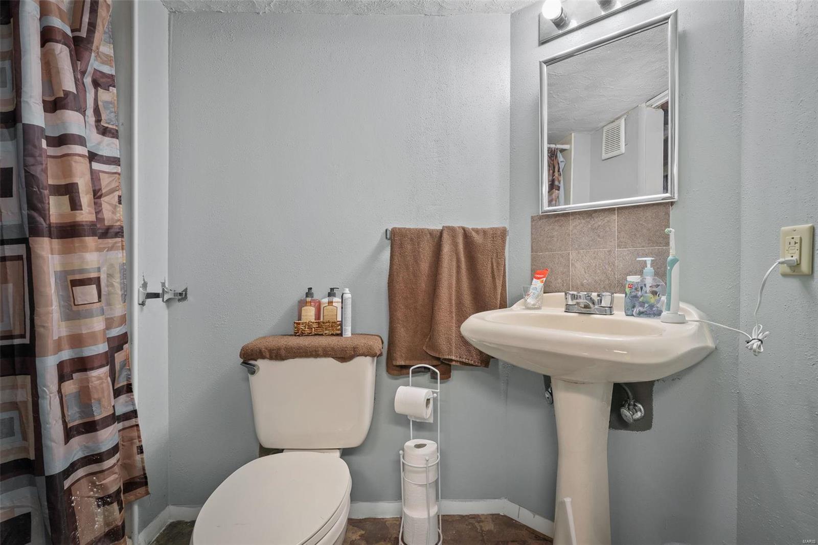 2520 Pershall Road St. Louis, MO 63136 - Photo 18 of 22 Gallery Image 18