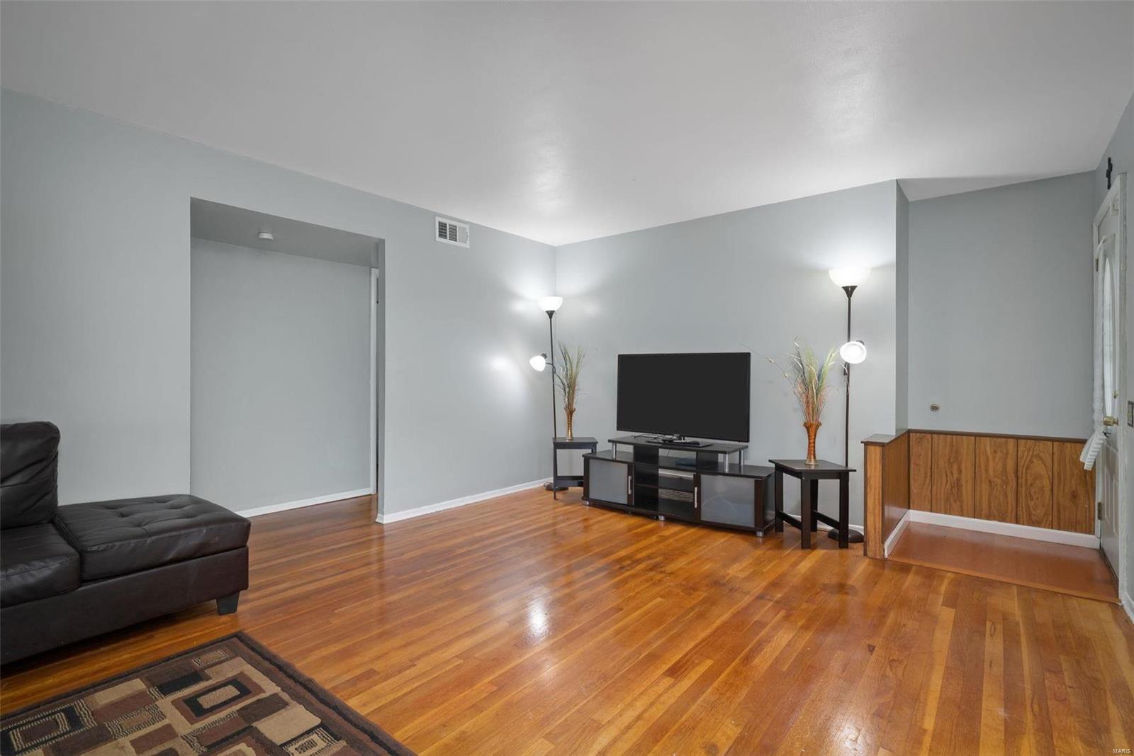 2520 Pershall Road St. Louis, MO 63136 - Photo 4 of 22 Gallery Image 4