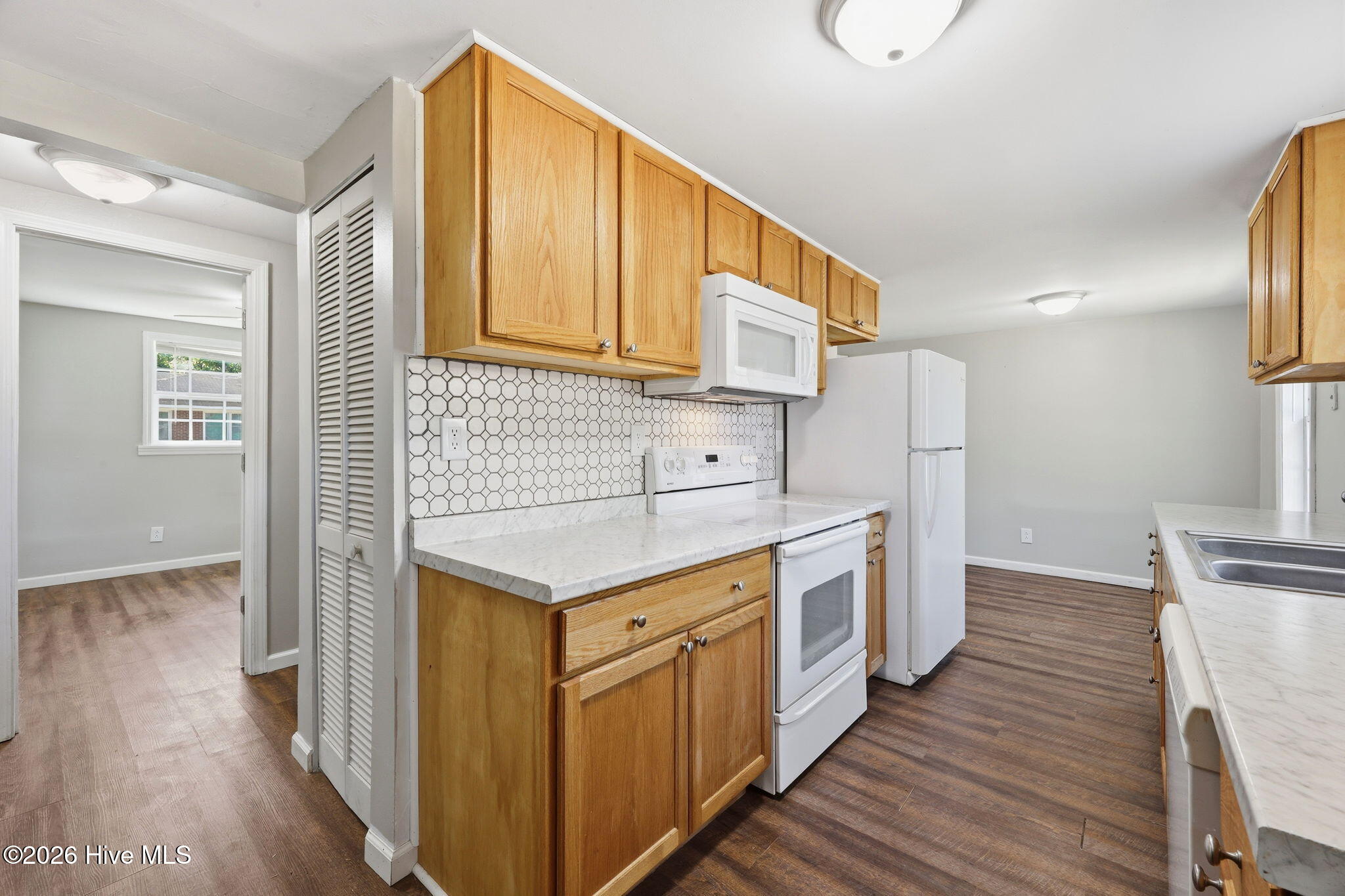 518 Ruth Avenue New Bern, NC 28560 - Photo 12 of 42 Kitchen