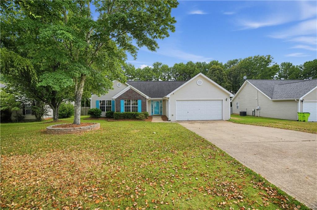116 Goldleaf Drive Hampton, GA 30228 - Photo 2 of 26 Gallery Image 2