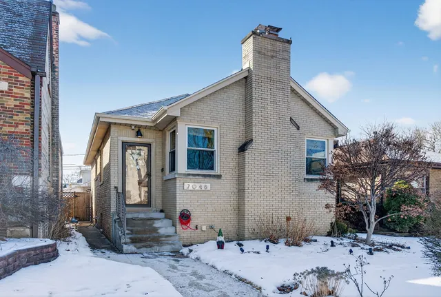 $324,900 | 7048 35th Street, Berwyn, IL 60402
