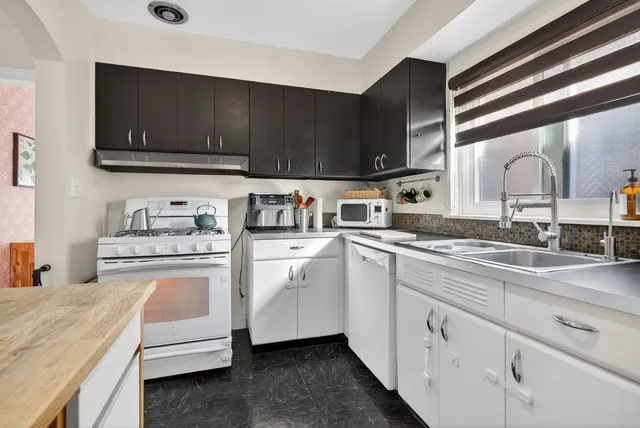 $324,900 | 7048 35th Street, Berwyn, IL 60402