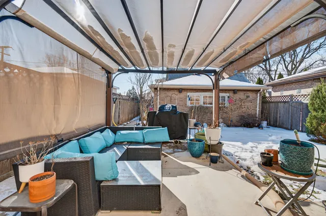 $324,900 | 7048 35th Street, Berwyn, IL 60402