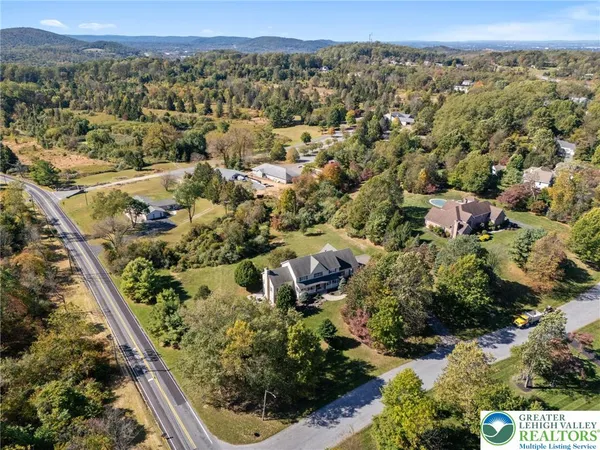 $869,125 | 2690 Greens Drive, Hellertown, PA 18055