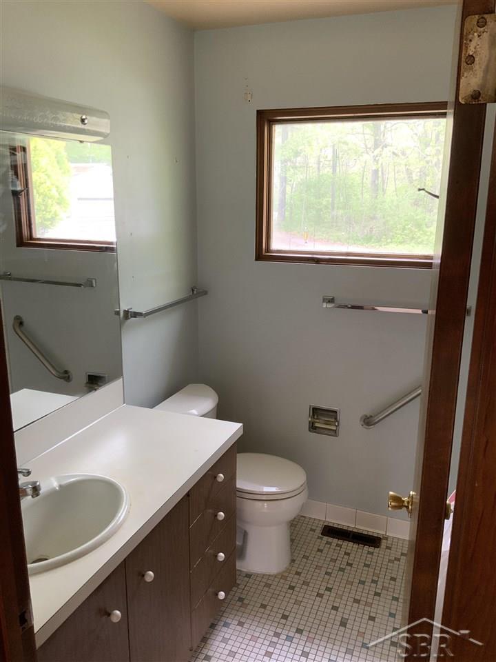 565 West Pine River Road Midland, MI 48640 - Photo 12 of 29 50042499-11.JPG