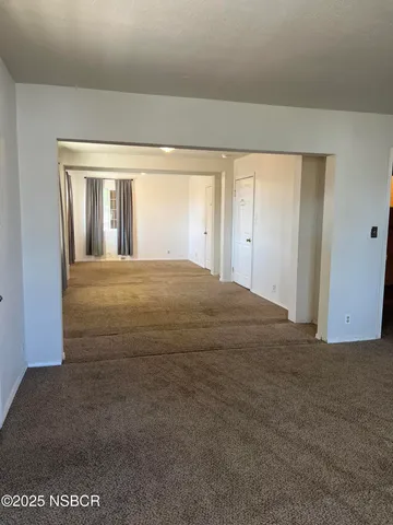 a view of empty room with window