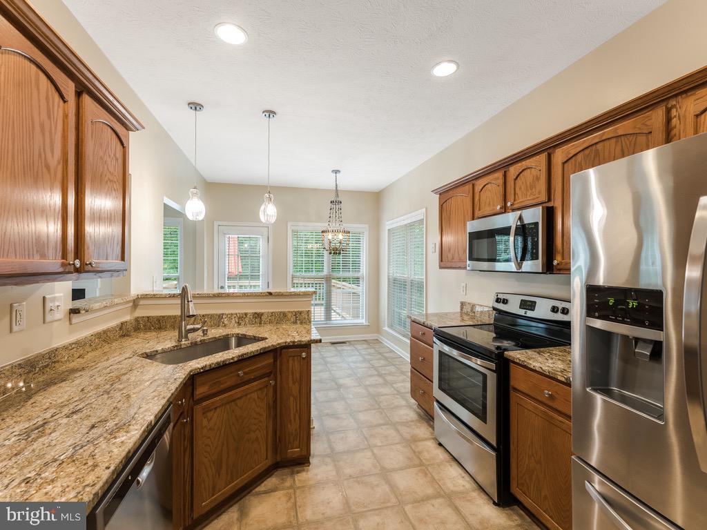235 Cedar Ridge Drive Ruther Glen, VA 22546 - Photo 5 of 27 EIK with granite and pantry.