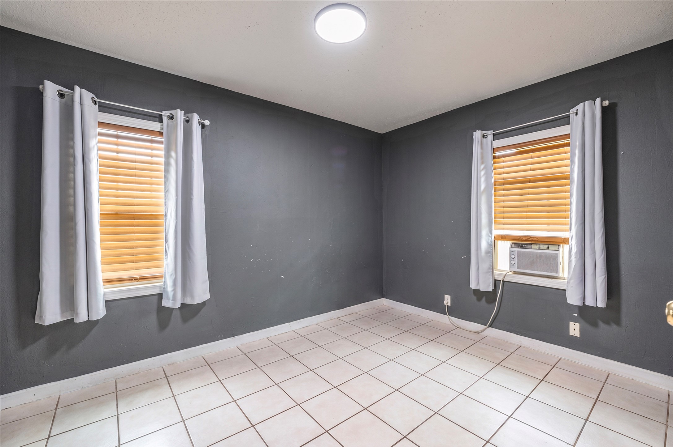 4937 Bataan Road Houston, TX 77033 - Photo 13 of 28 Gallery Image 13
