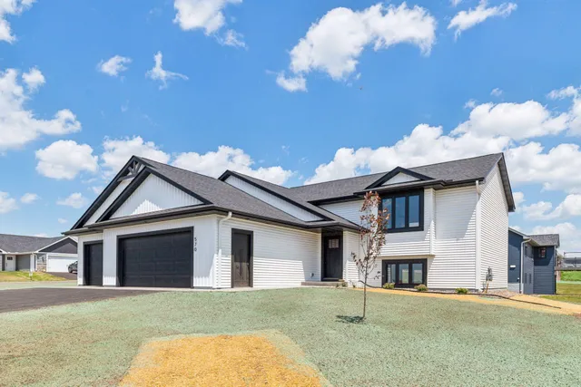 $349,900 | 883 North Grant Street, Ellsworth, WI 54011