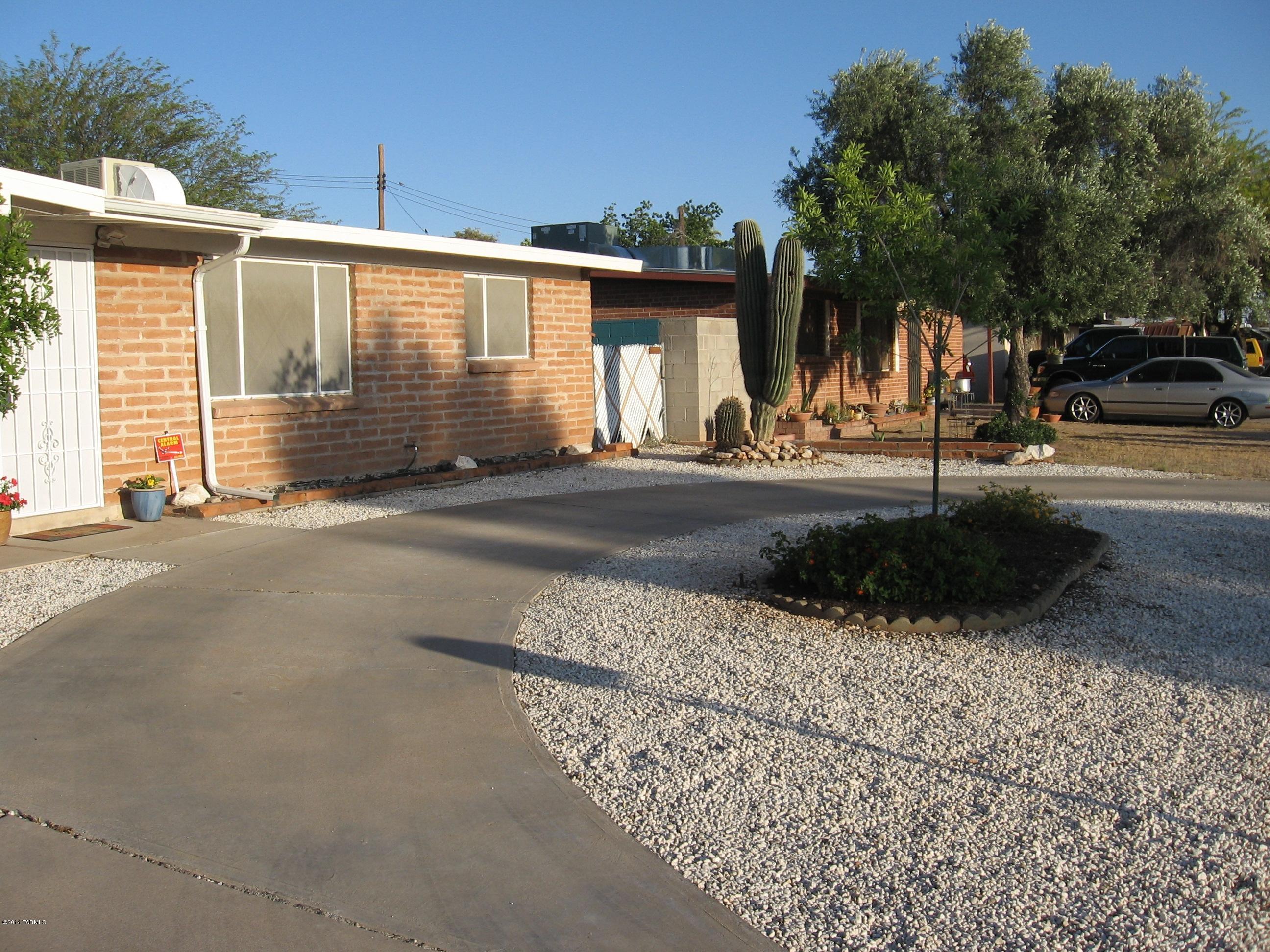 4054 North Pomona Road Tucson, AZ 85705 - Photo 3 of 18