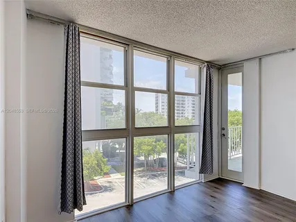 $285,000 | 1228 West Avenue, Unit 208, Miami Beach, FL 33139