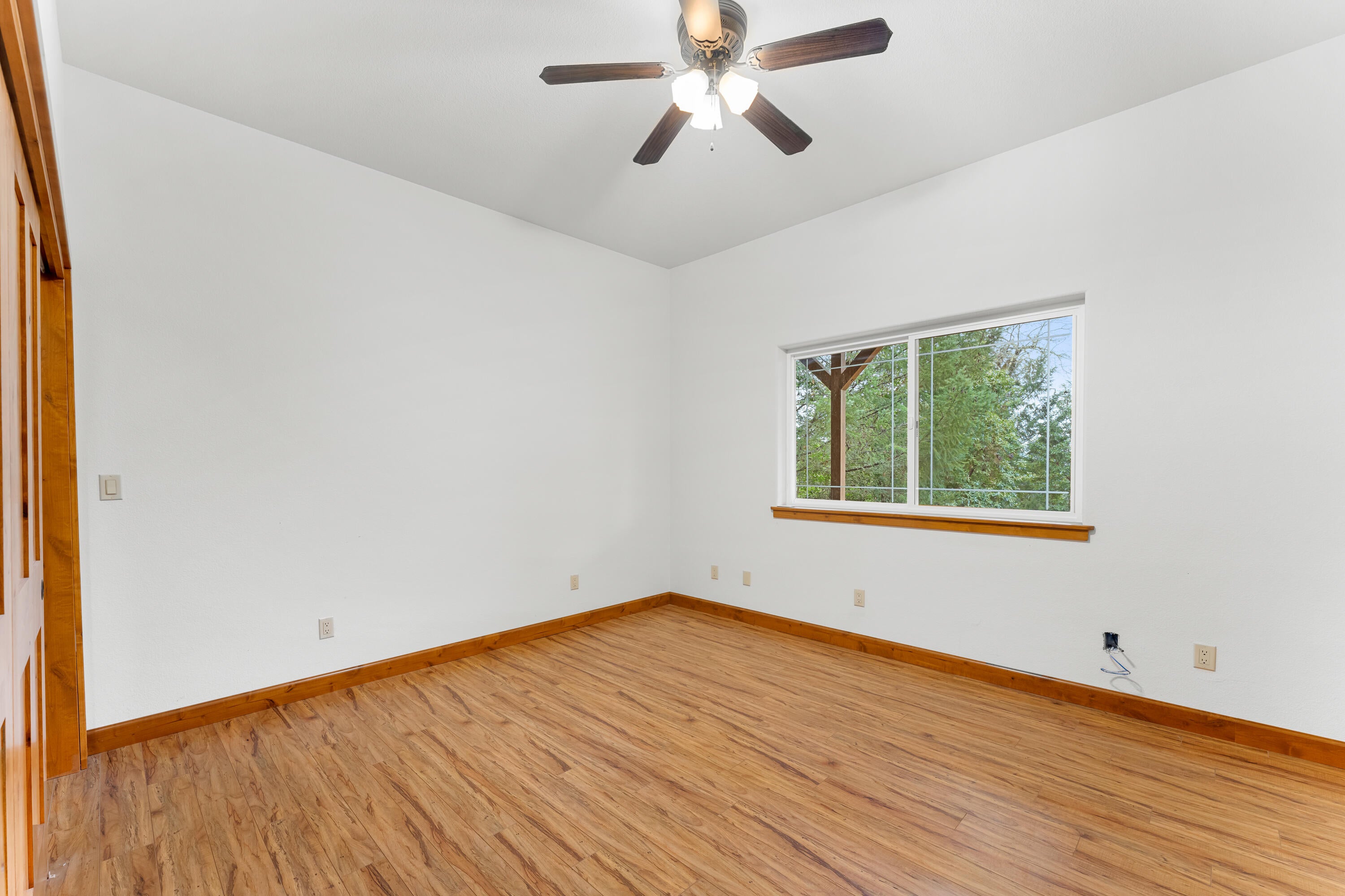 1531 Southside Road Grants Pass, OR 97527 - Photo 20 of 42 Int (20 of 22)