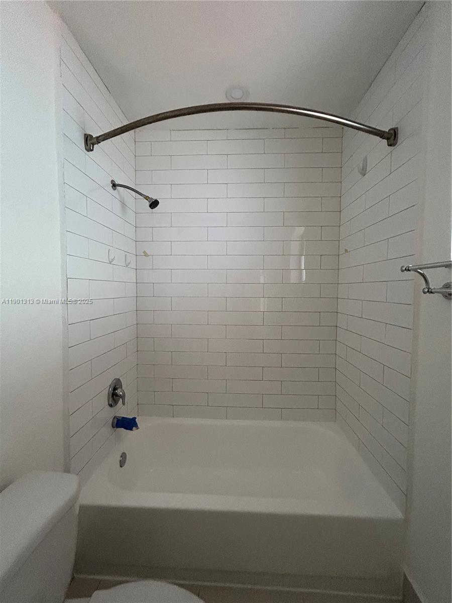 5214 West 24th Way, Unit 18D Hialeah, FL 33016 - Photo 20 of 52