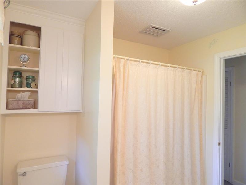 514 Duckpuddle Road Waldoboro, ME 04572 - Photo 27 of 35 Bathroom.