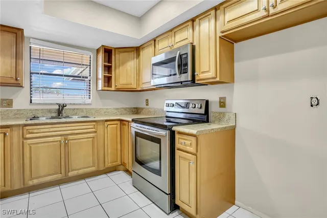 $209,900 | 195 Cypress Way East, Unit 8, Naples, FL 34110
