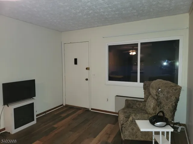 $118,500 | 390 Lake Shore West, Unit B, Montague, NJ 07827