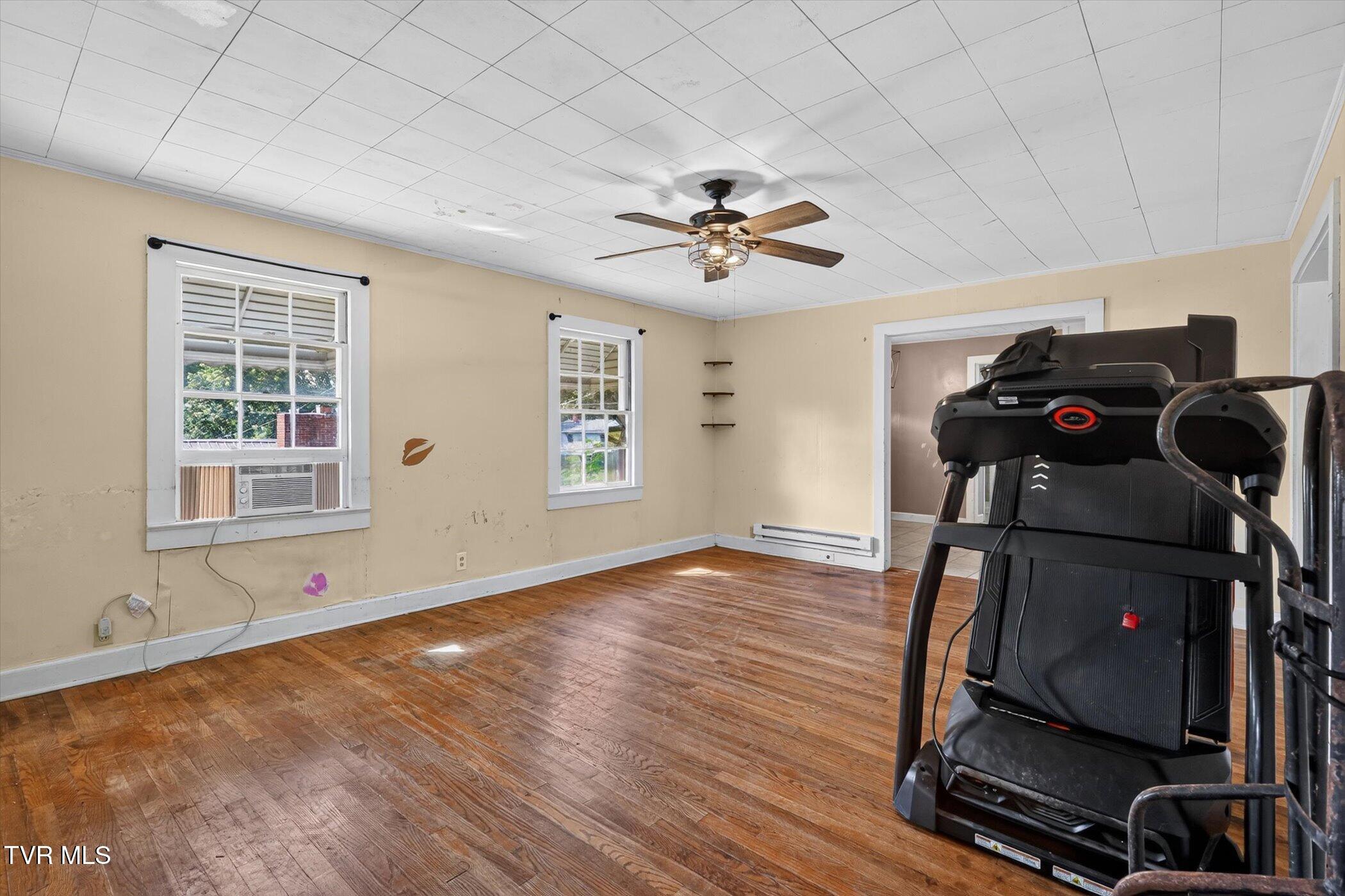 113 Ell Street Greeneville, TN 37743 - Photo 9 of 35 09-113-Ell-St-WindowStill-Photography