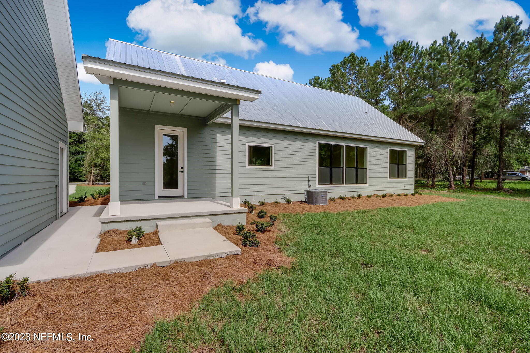 86277 Peeples Road Yulee, FL 32097 - Photo 31 of 36 a backyard of a house with table and chairs