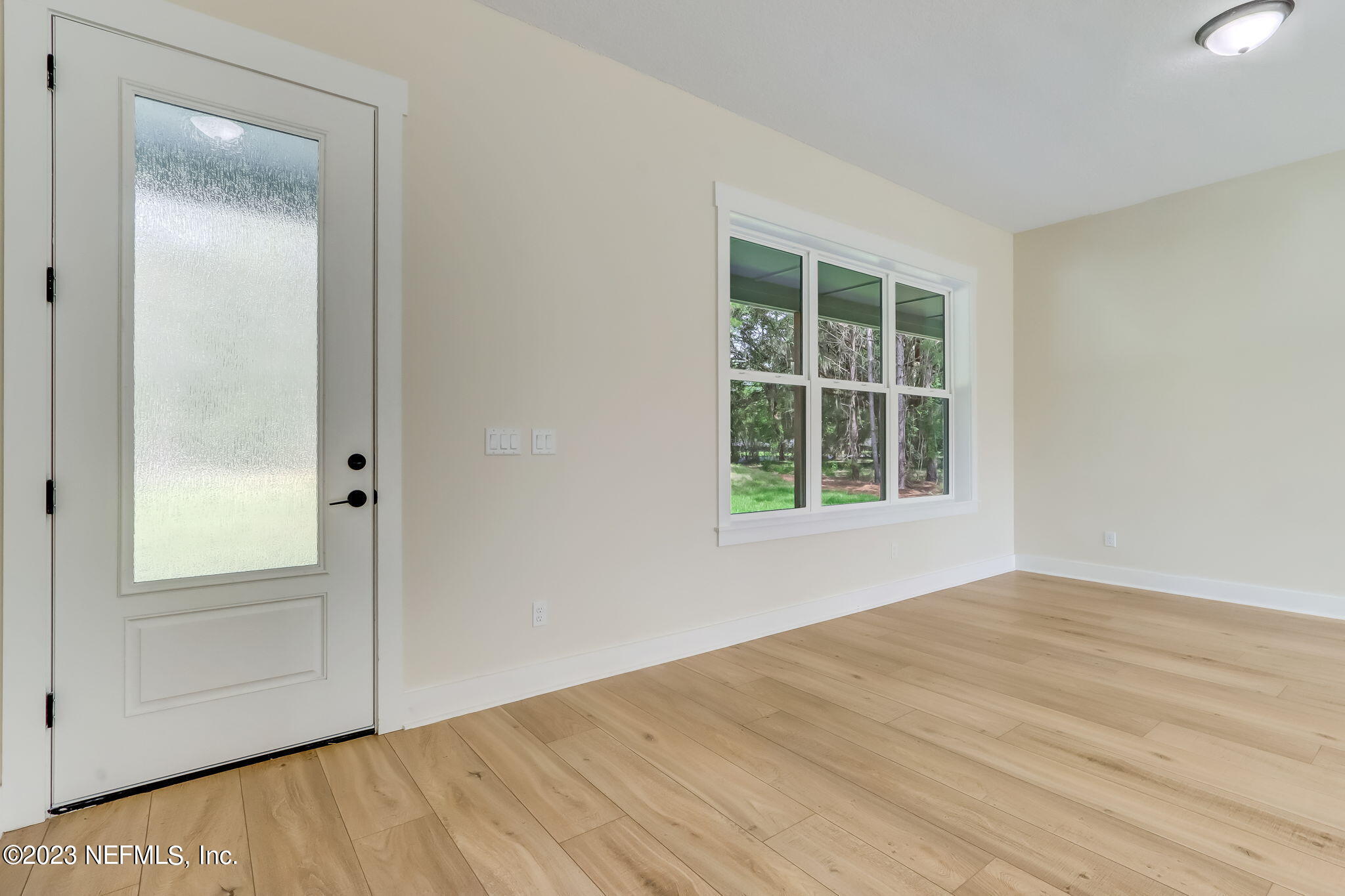 86277 Peeples Road Yulee, FL 32097 - Photo 6 of 36 an empty room with window