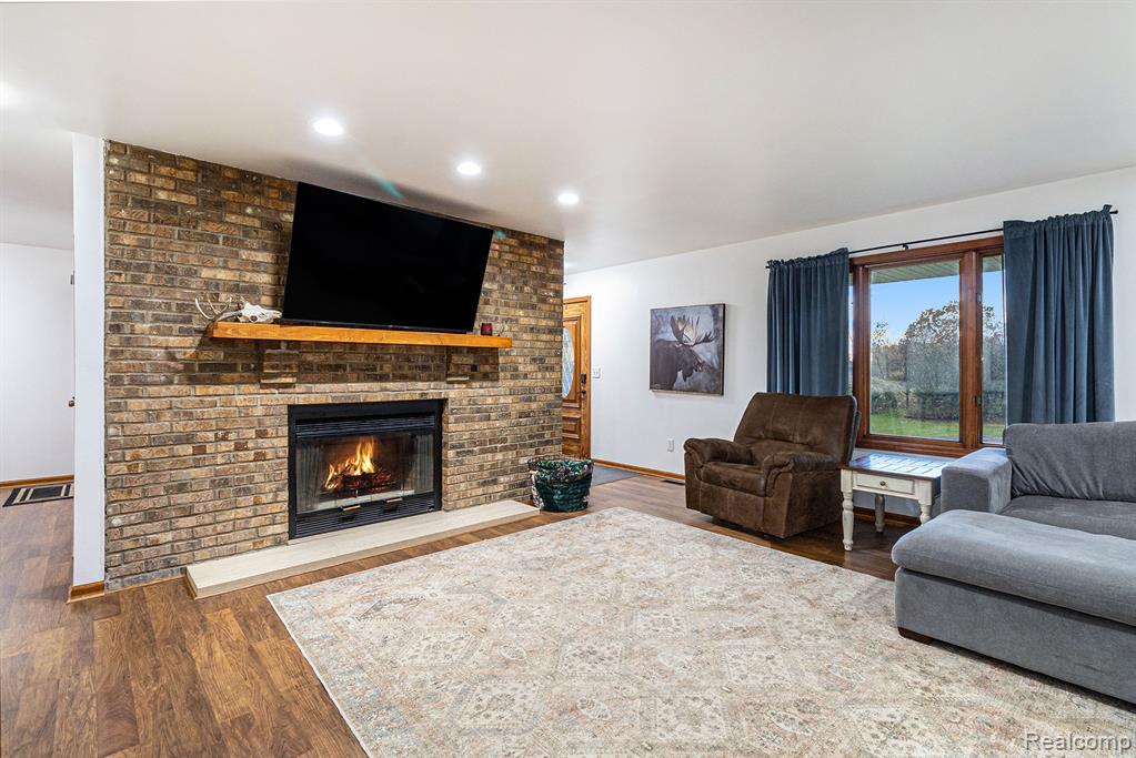 11506 Lapeer Road Davison, MI 48423 - Photo 4 of 37