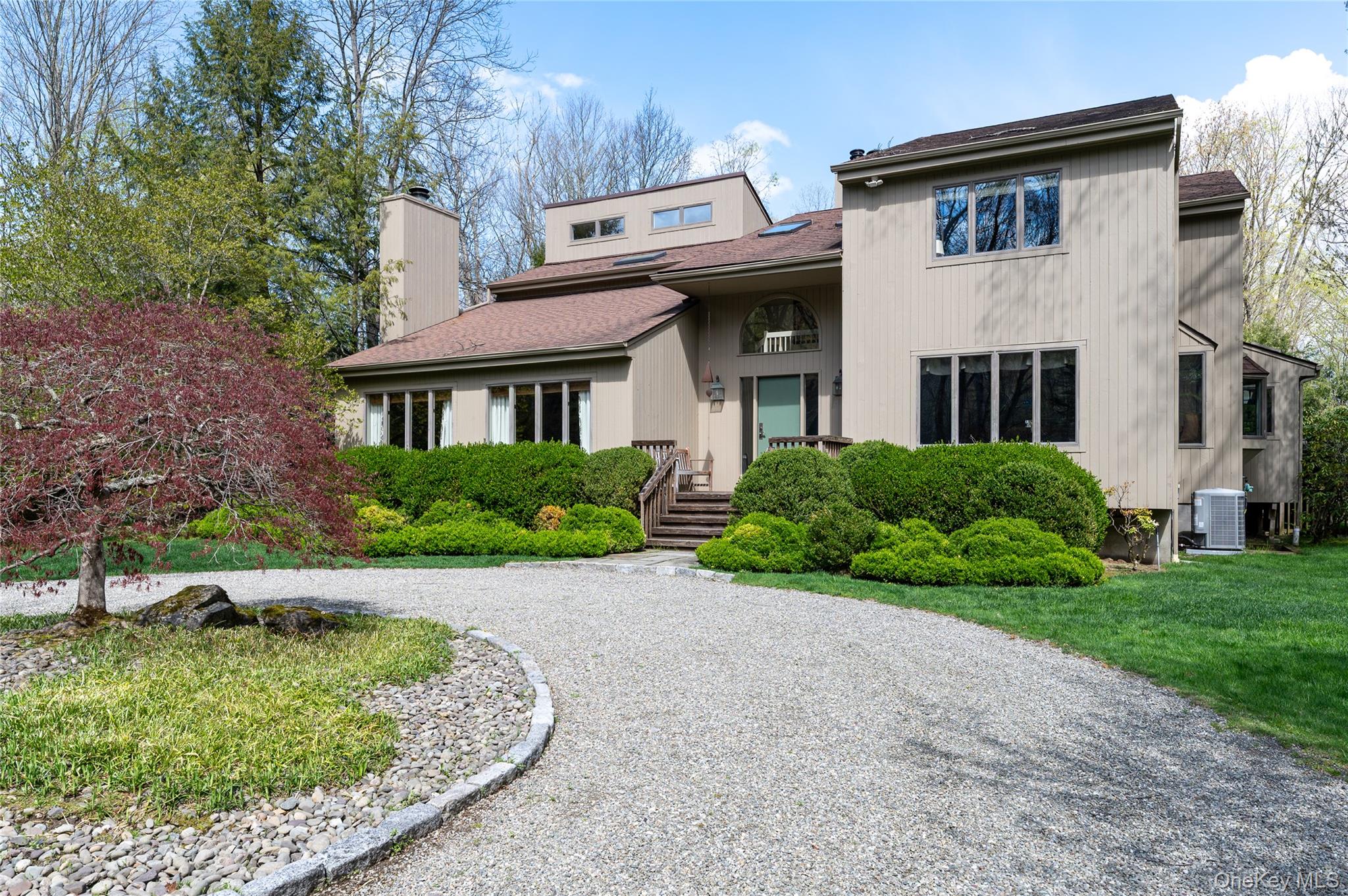 101 Post Office Road Waccabuc, NY 10597 - Photo 34 of 34 Front of house with circular drive