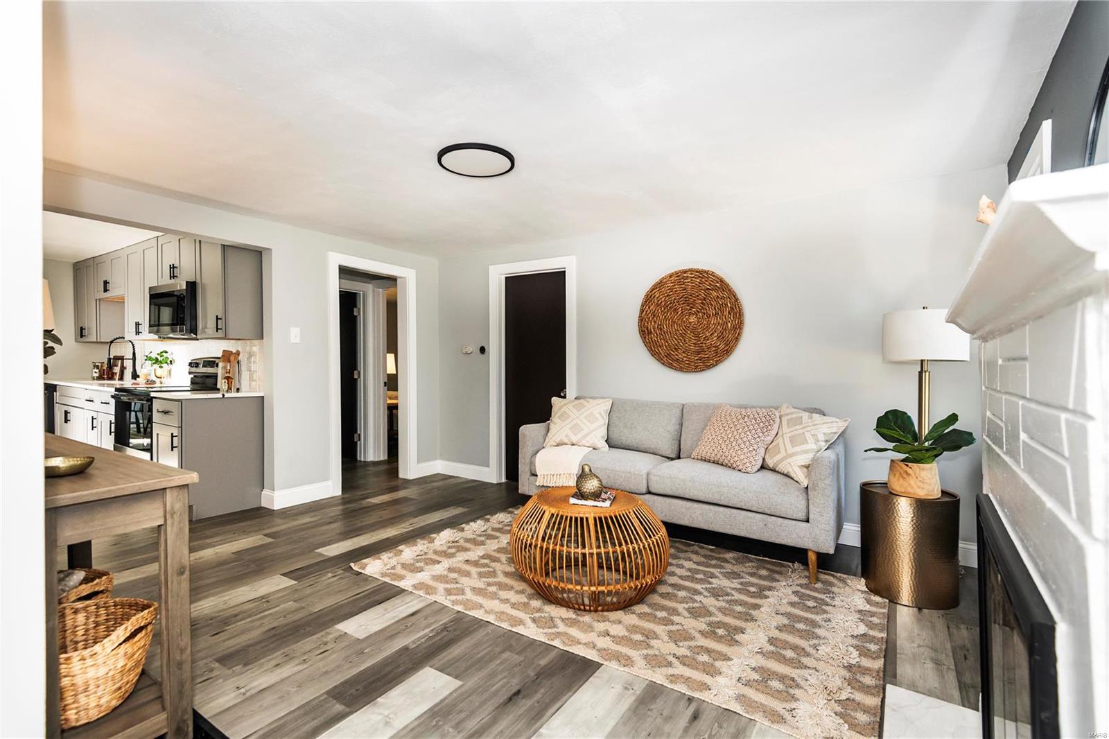 9388 Golden Gate Road St. Louis, MO 63144 - Photo 2 of 54