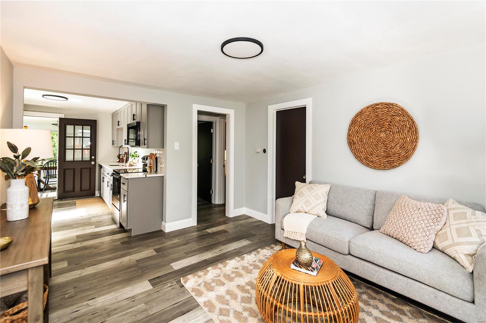 9388 Golden Gate Road St. Louis, MO 63144 - Photo 3 of 54