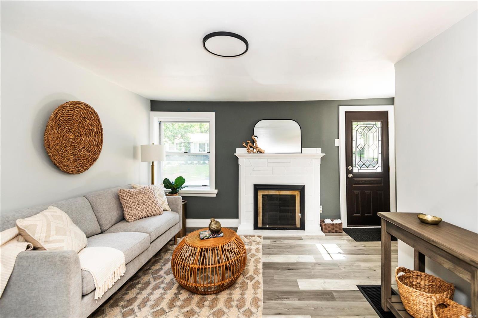 9388 Golden Gate Road St. Louis, MO 63144 - Photo 4 of 54