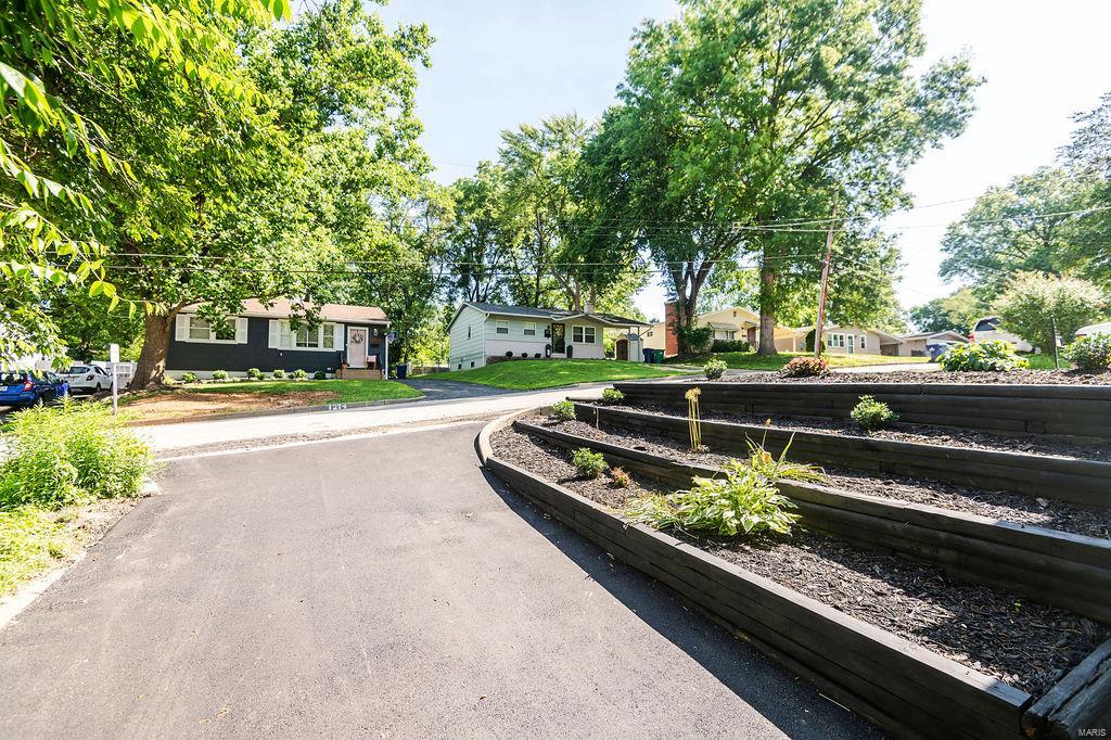 9388 Golden Gate Road St. Louis, MO 63144 - Photo 47 of 54