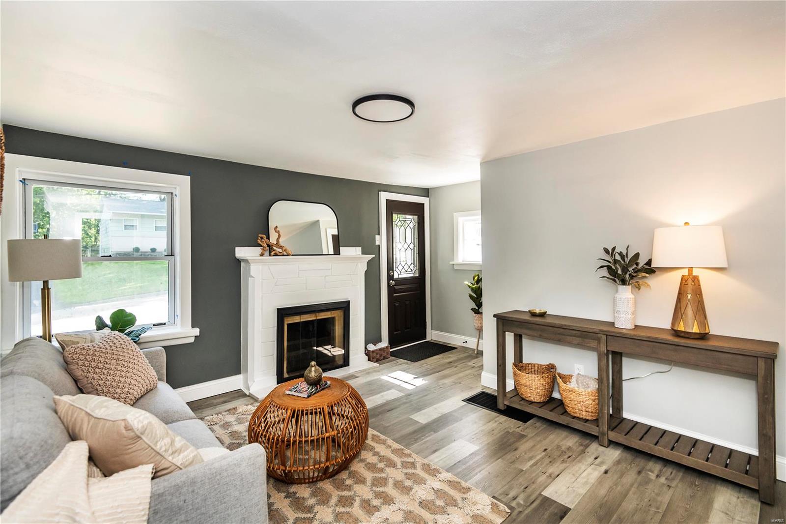 9388 Golden Gate Road St. Louis, MO 63144 - Photo 5 of 54