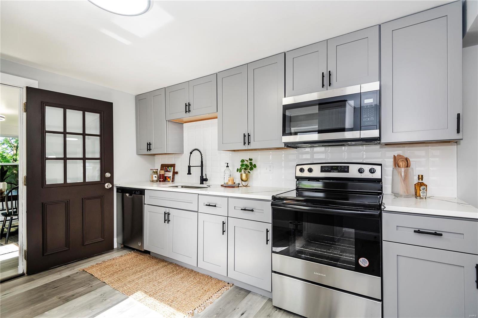 9388 Golden Gate Road St. Louis, MO 63144 - Photo 8 of 54