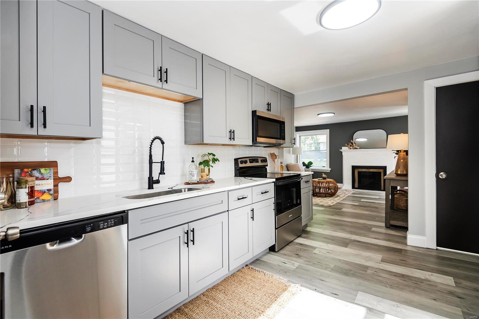 9388 Golden Gate Road St. Louis, MO 63144 - Photo 10 of 54