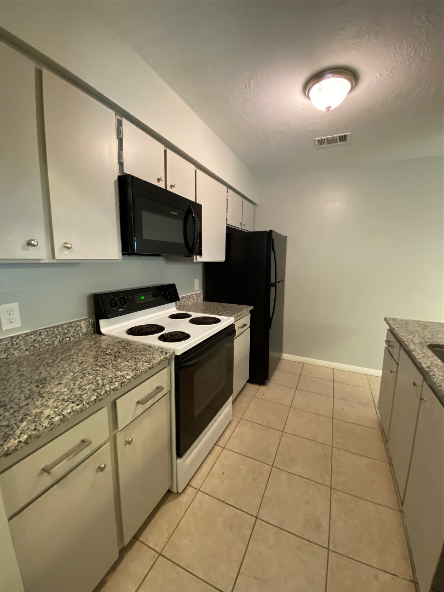 2401 Sycamore Avenue, Unit C2 Huntsville, TX 77340 - Photo 12 of 21