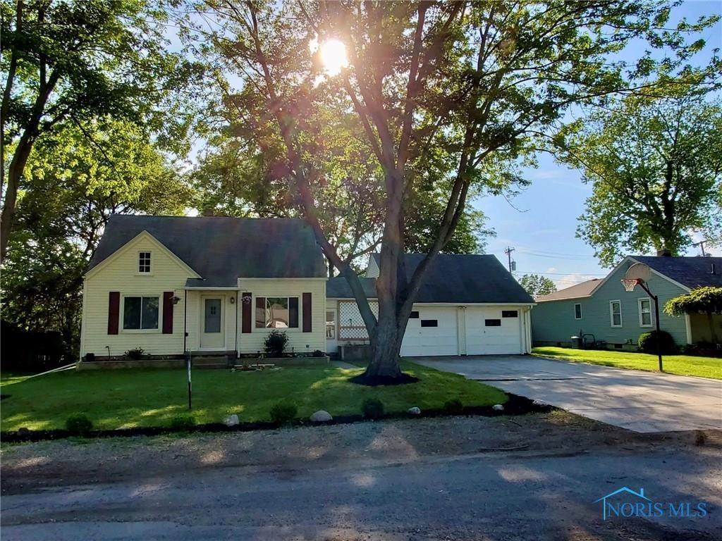 2111 Stoneham Road Toledo, OH 43615 - Photo 1 of 24 Gallery Image 1