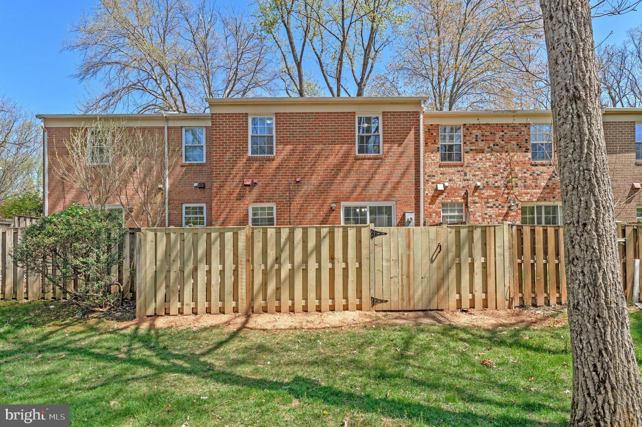 2254 Gunsmith Square Reston, VA 20191 - Photo 26 of 41 New Rear Fence