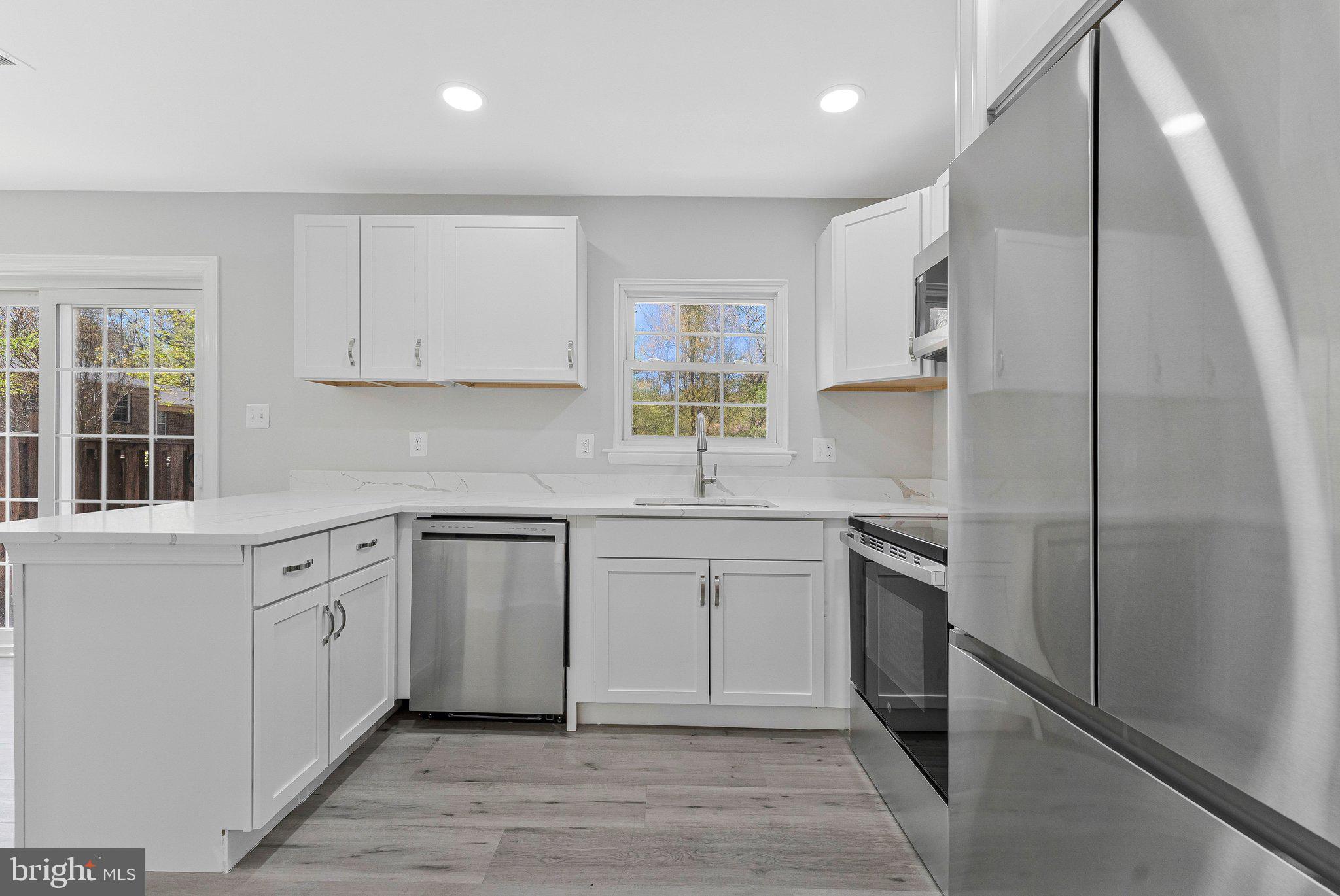 2254 Gunsmith Square Reston, VA 20191 - Photo 4 of 41 New Stainless Steel Appliances