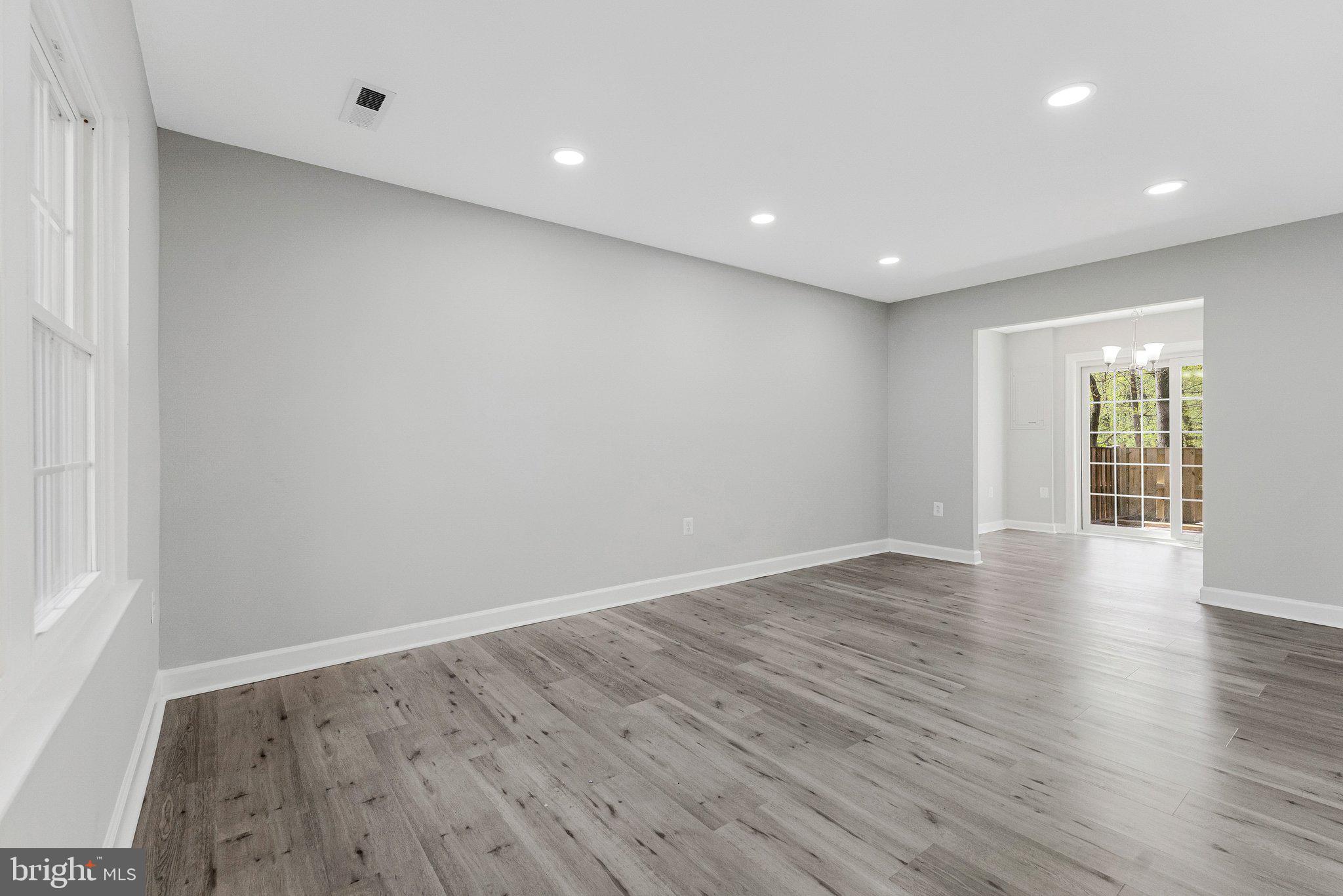 2254 Gunsmith Square Reston, VA 20191 - Photo 8 of 41 Living Room