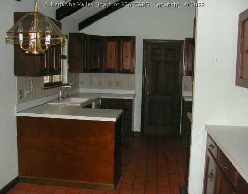 1519 Stonehenge Road Charleston, WV 25314 - Photo 4 of 8 Kitchen.