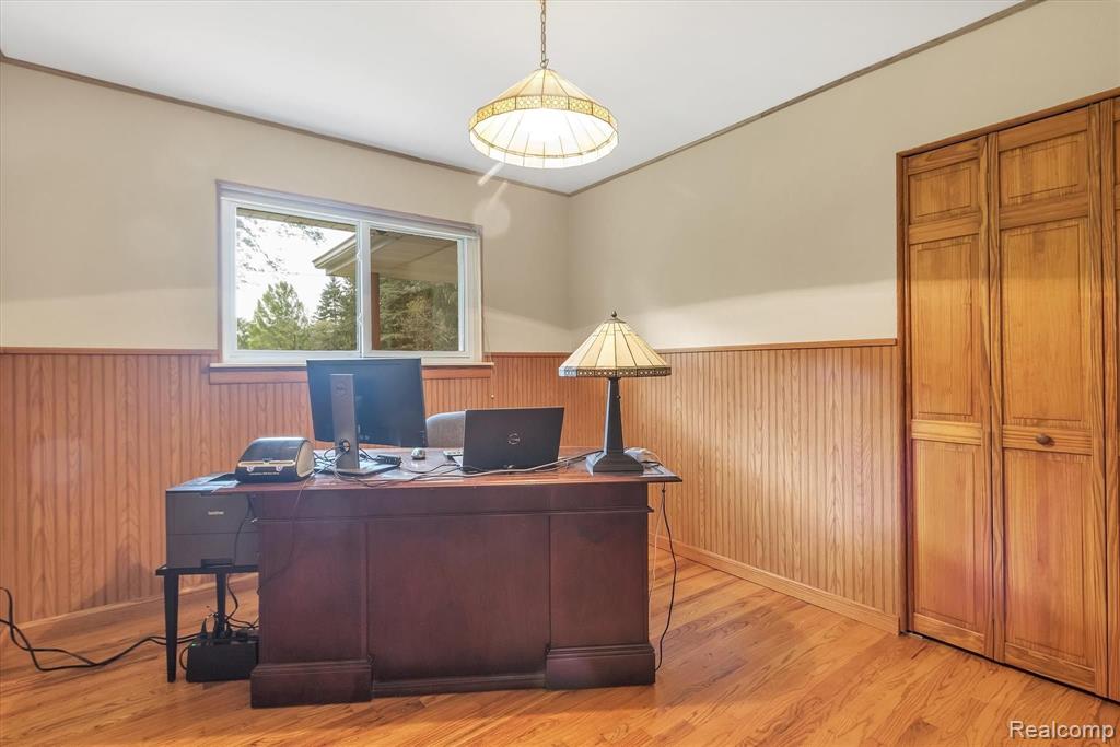 28366 Rollcrest Road Farmington Hills, MI 48334 - Photo 20 of 53