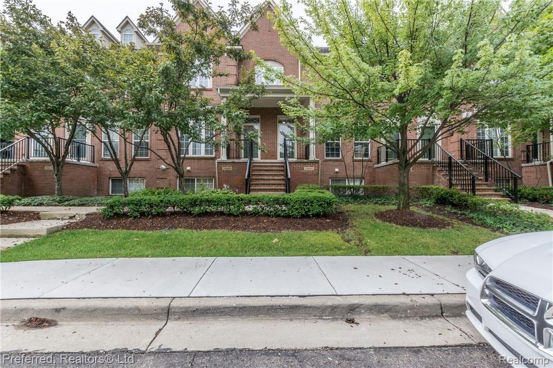 20047 Rodeo Court, Unit 20 Southfield, MI 48075 - Photo 1 of 24 DSC_2861.jpg