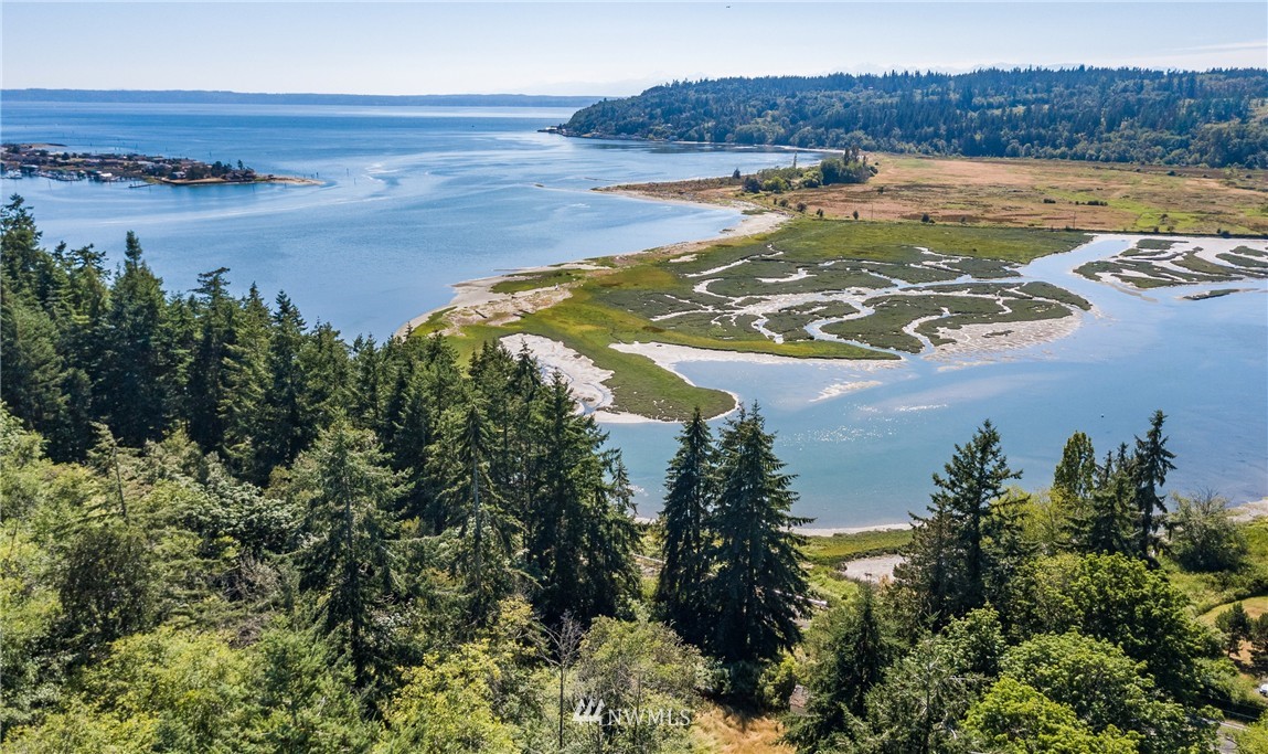 7861 Cultus Bay Road Clinton, WA 98236 - Photo 2 of 8 Gallery Image 2