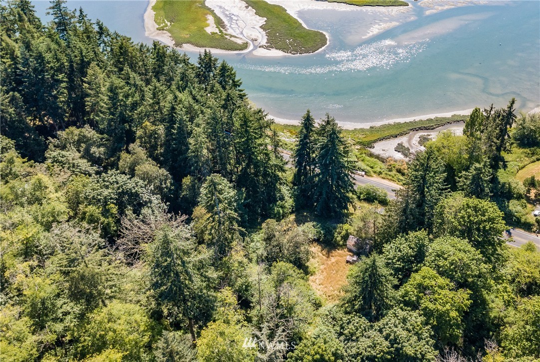 7861 Cultus Bay Road Clinton, WA 98236 - Photo 3 of 8 Gallery Image 3