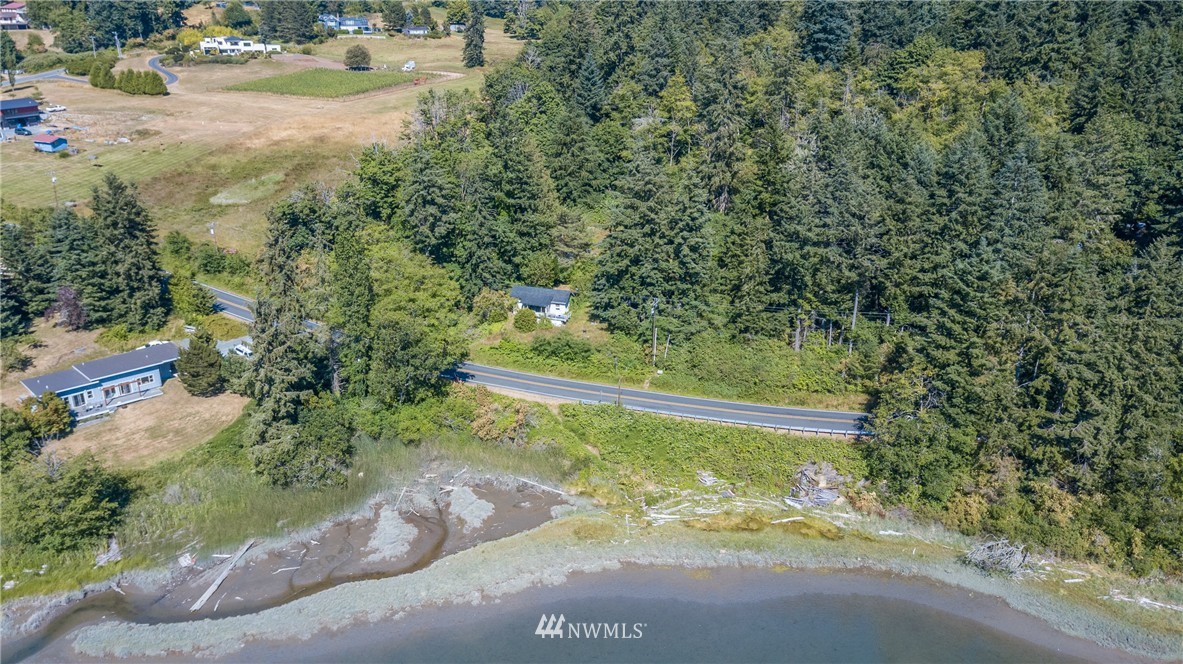 7861 Cultus Bay Road Clinton, WA 98236 - Photo 4 of 8 Gallery Image 4