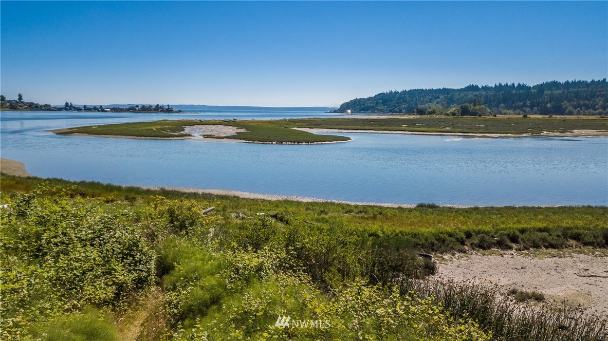7861 Cultus Bay Road Clinton, WA 98236 - Photo 5 of 8 Gallery Image 5