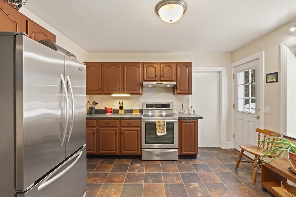 232 Littlefield Road Boxborough, MA 01719 - Photo 4 of 23