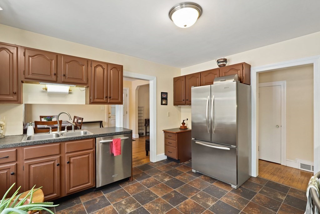 232 Littlefield Road Boxborough, MA 01719 - Photo 5 of 23